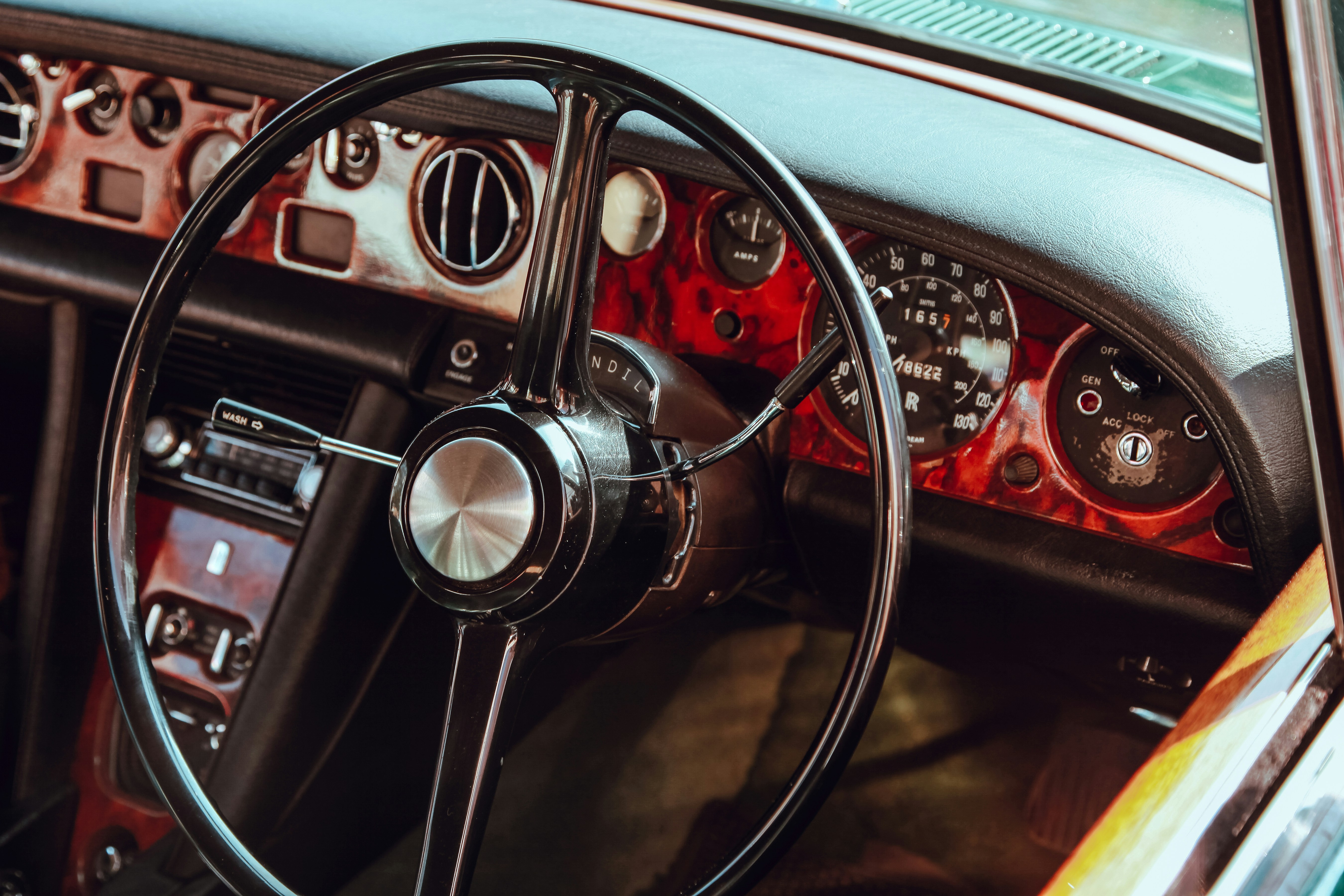 Interior de auto tapizado premium AVAMCAR